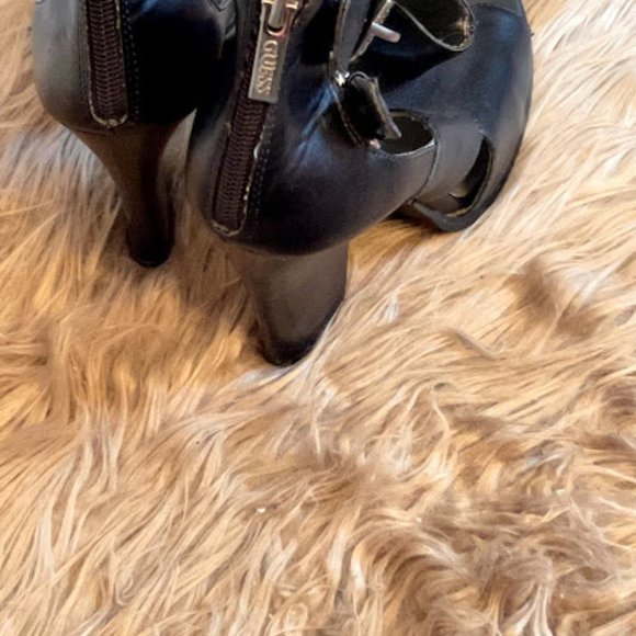 Women's Guess Open Toe Sandal - Picture 6 of 6